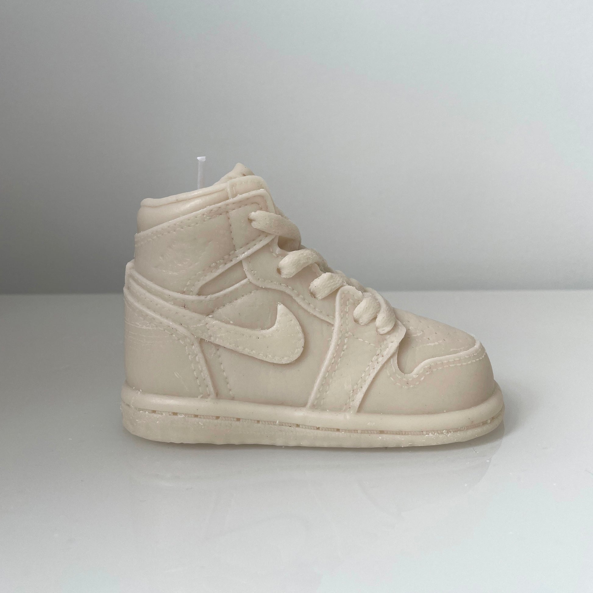 Nike Jordan 1 sneaker candle. sneaker kaars. schoenen kaars.