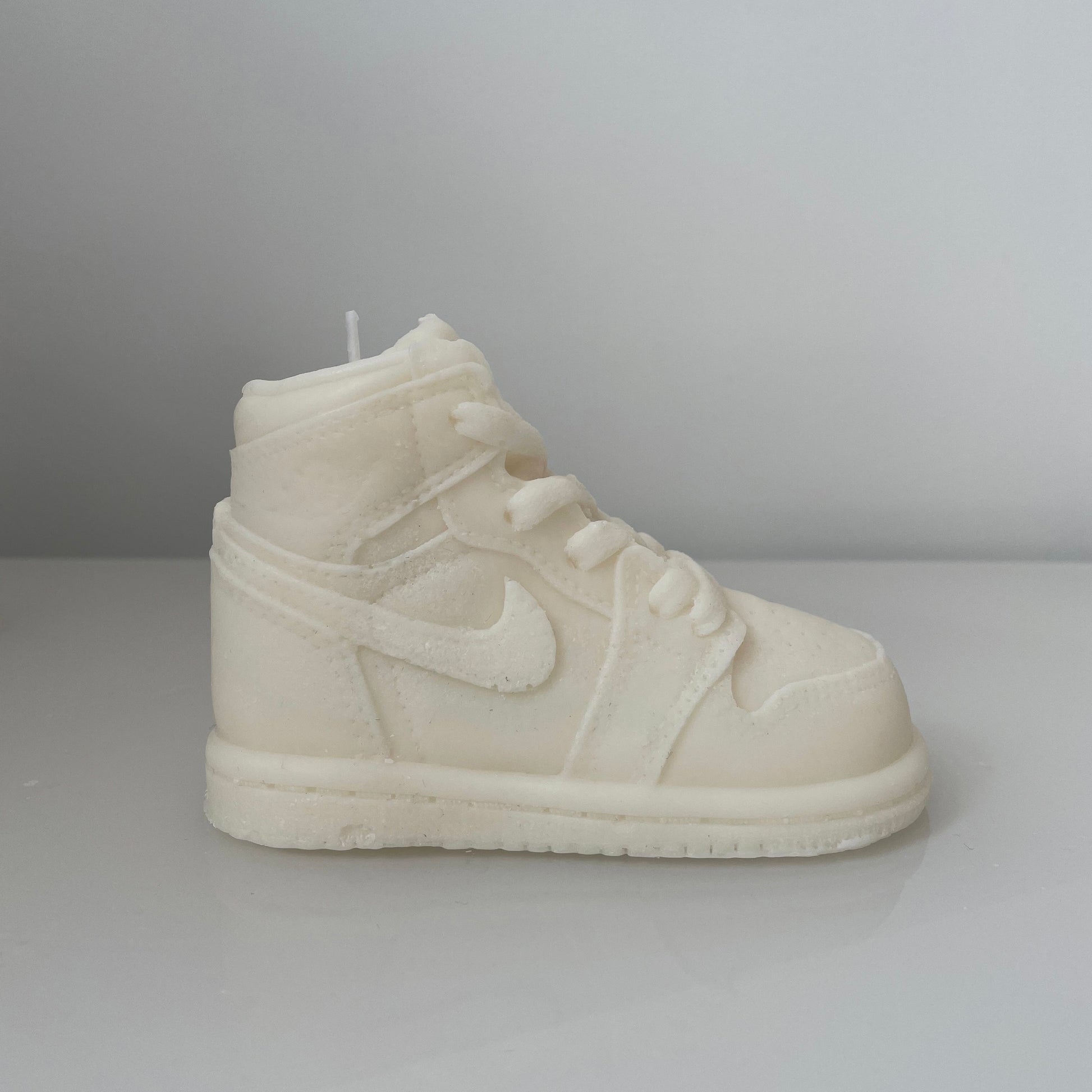 Nike Jordan 1 sneaker candle. sneaker kaars. schoenen kaars.