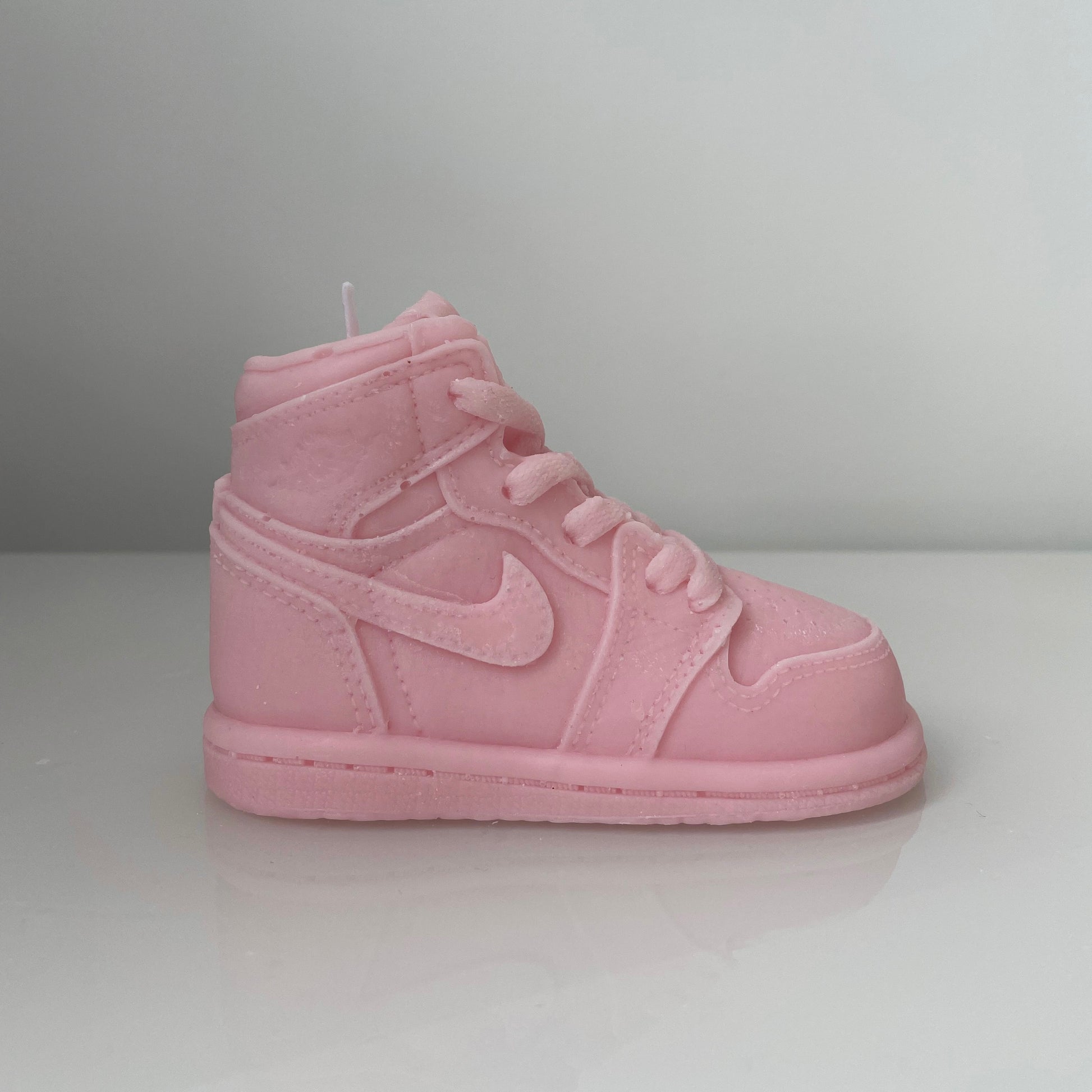 Nike Jordan 1 sneaker candle. sneaker kaars. schoenen kaars.