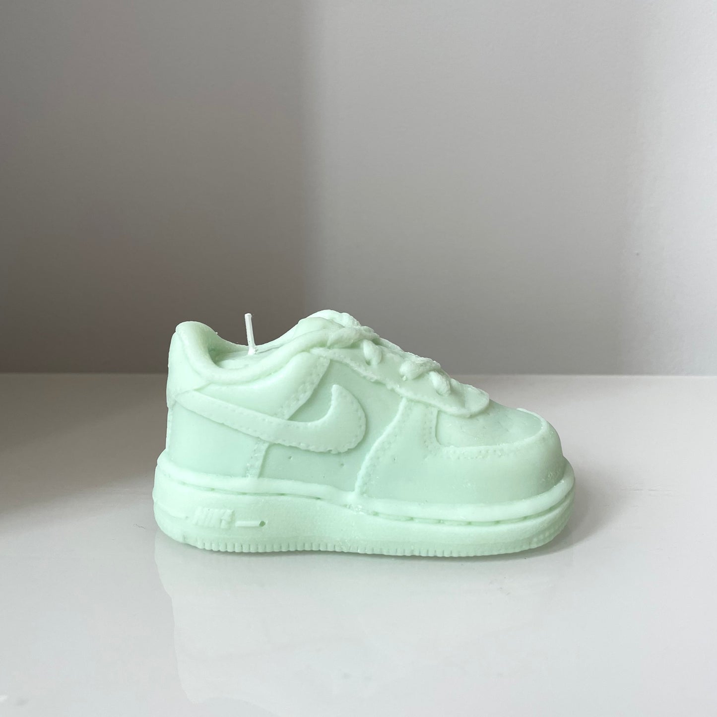 Nike Air Force 1 sneaker candle. sneaker kaars. schoenen kaars.
